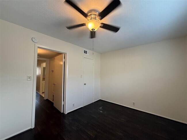 Building Photo - 1530 Heights Blvd