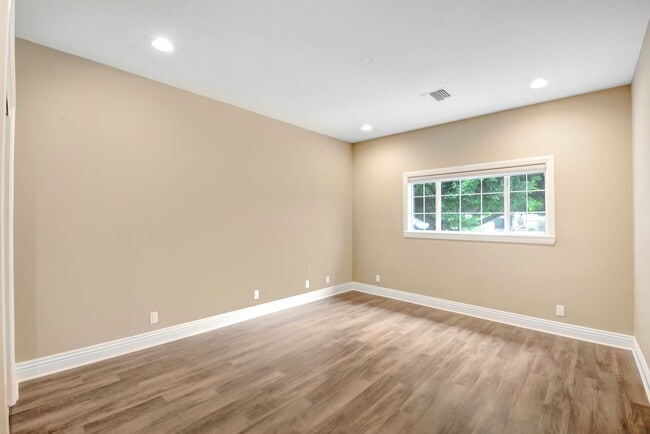 Building Photo - Gorgeous 3,000+ sq ft home in Glendora wit...