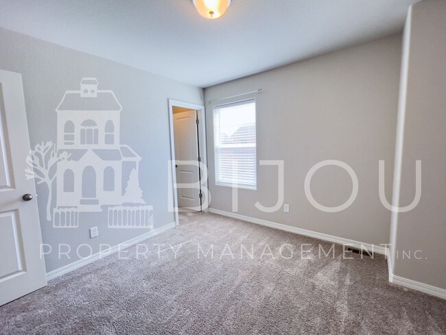 Building Photo - Beautiful Townhome across from Cumbre Vist...