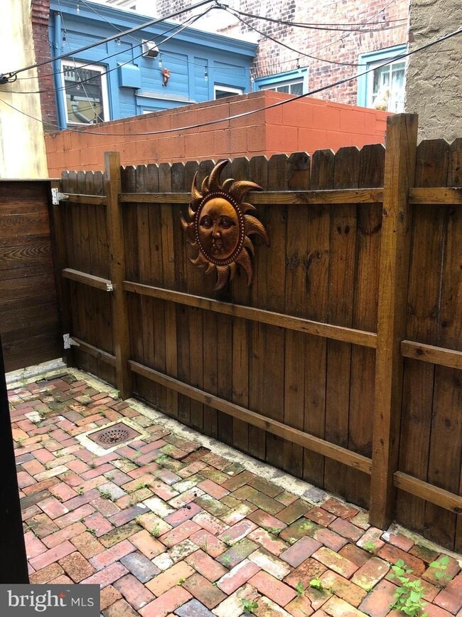 Building Photo - 338 S 16th St