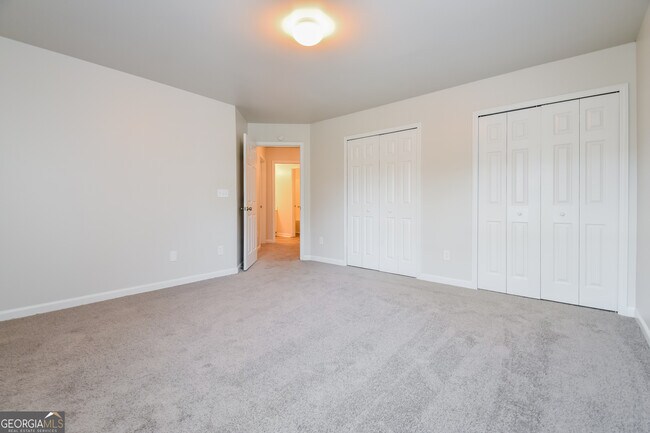 Building Photo - 8904 Crestview Cir