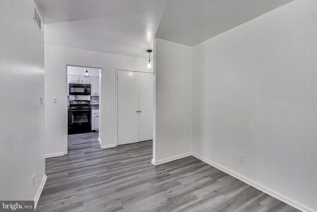 Building Photo - 1001 26th St NW