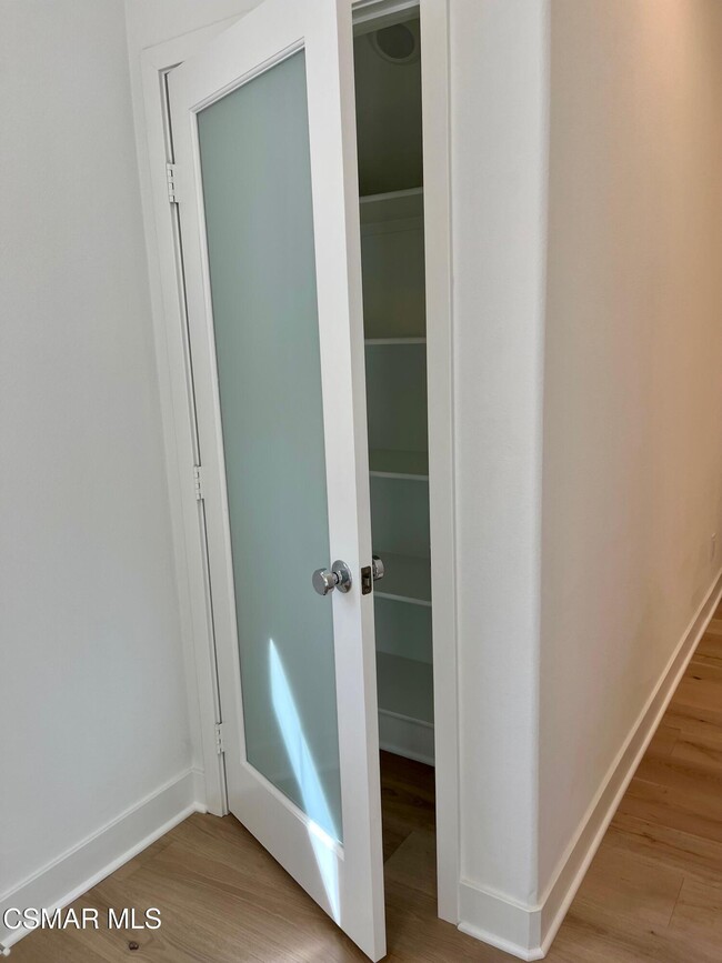 Building Photo - 779 Edward Scholle Dr