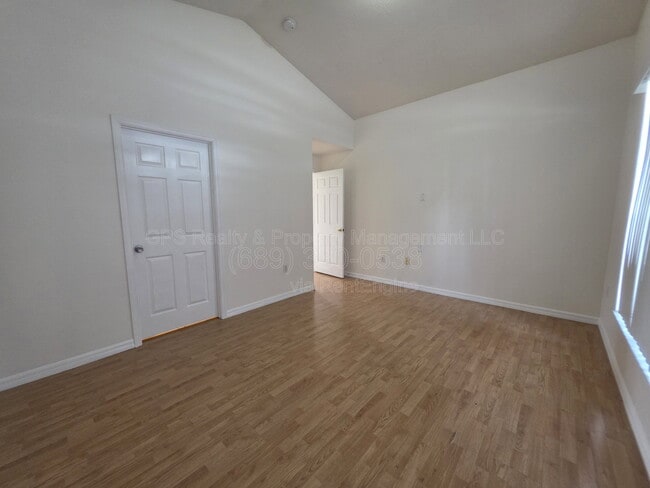 Building Photo - 752 Sonja Cir