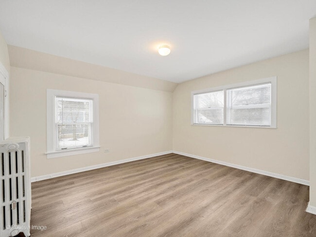 Building Photo - 122 S Prospect St