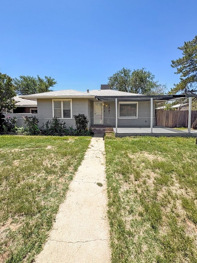 Primary Photo - 1207 E Scharbauer St