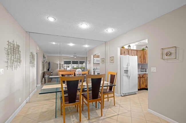 Building Photo - 14609 Canalview Dr