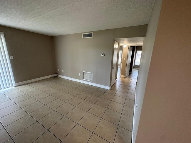 Building Photo - 1830 Maravilla Ave