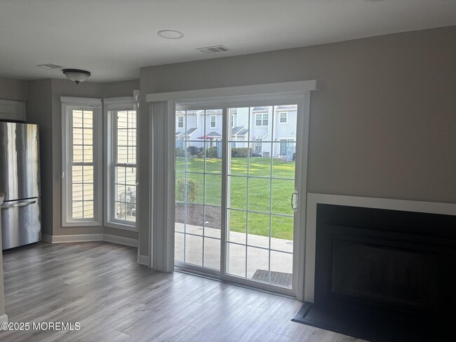 Building Photo - 248 Larchwood Ct