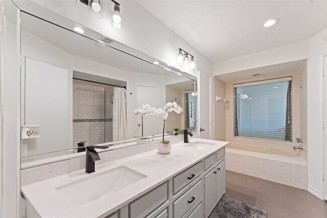 Building Photo - 12 Paintedcup Ct