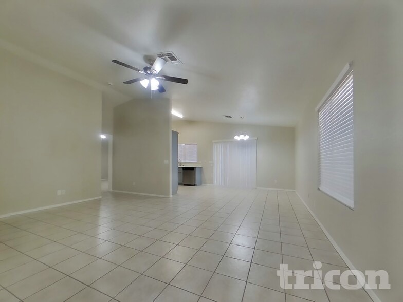 Building Photo - 2022 E Winston Dr