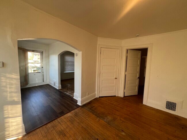 Building Photo - 1253 N 34th St