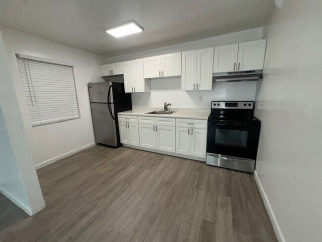 Building Photo - 3810 SW 60th Ave