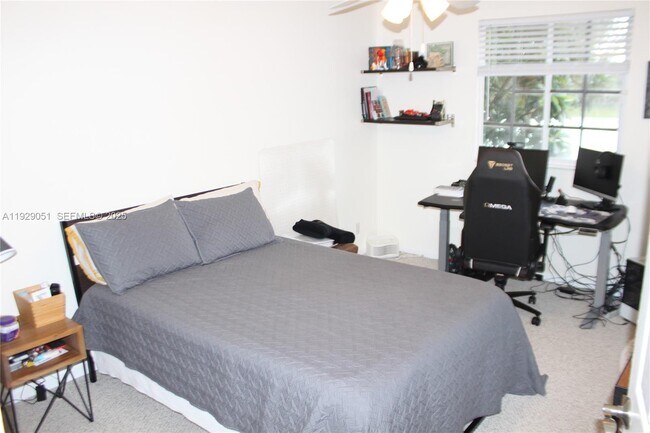 Building Photo - 2568 Jardin Pl