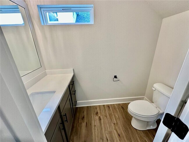 Building Photo - 2805 SW Hampshire Ave