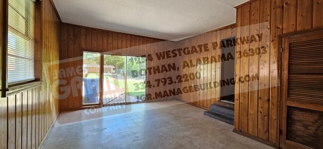 Building Photo - 2004 Roebuck St