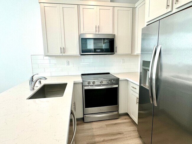 Building Photo - Newer One Bedroom in newer Santa Rosa Development!
