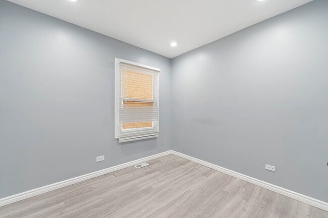 Building Photo - 4630 W Montana St