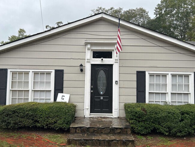 Building Photo - 3912 Crestview Dr