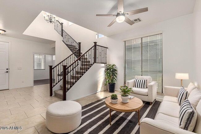 Building Photo - 390 W Wisteria Pl