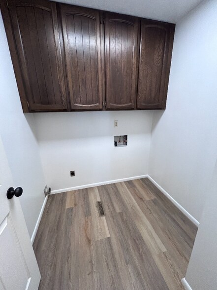 Building Photo - 438 Forest Vale Cir