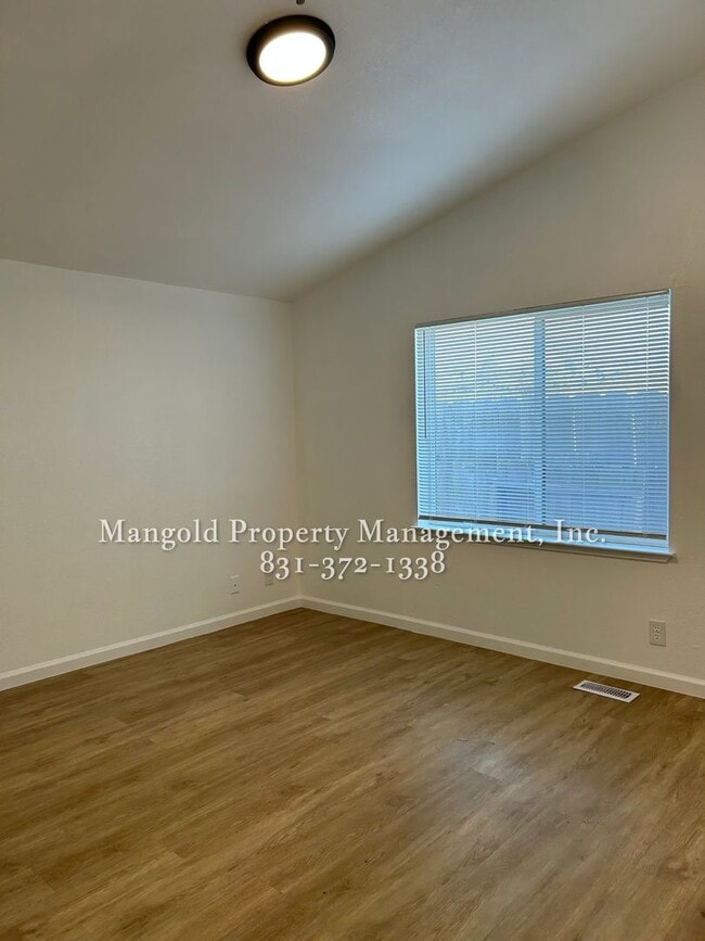 Building Photo - Spacious 3-Bedroom 2-Bath Home  with Fireplace, Fenced Yard, and Attached Garage
