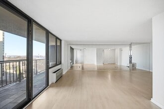 Building Photo - 300 Winston Dr