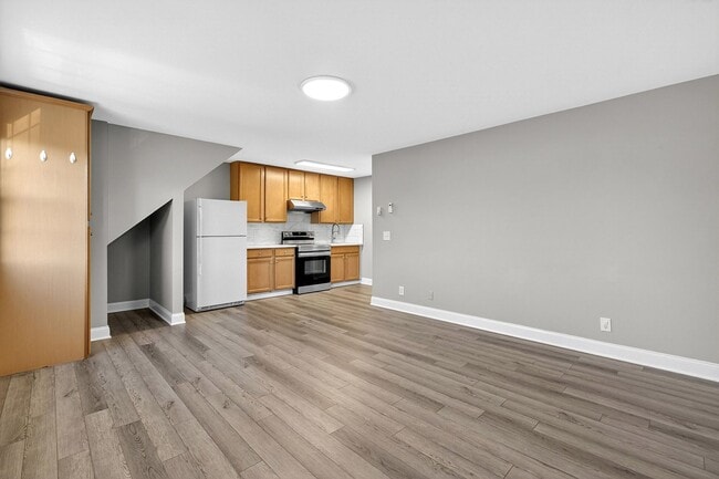 Building Photo - Studio in Newark Showing Saturday 1/31 9:30am-9:45am