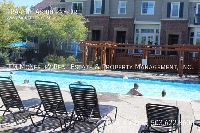 Building Photo - 1844 NE Ashberry Dr