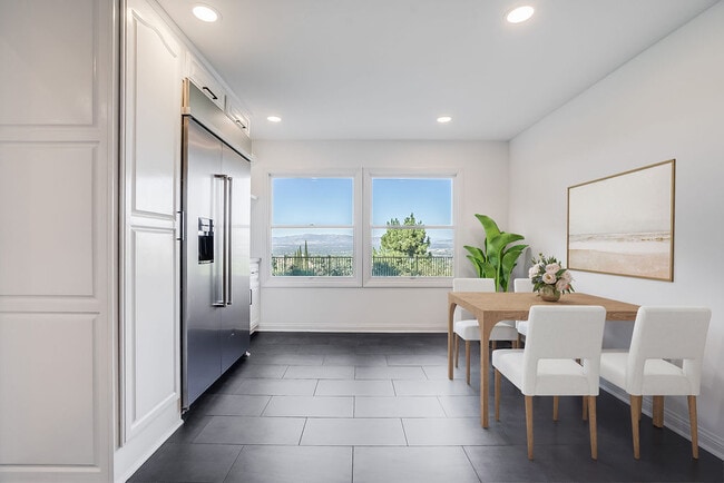 Building Photo - 15851 Mulholland Pl