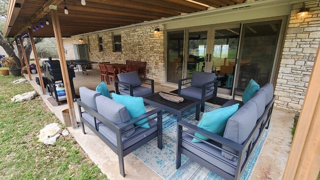 Building Photo - 2055 Island View