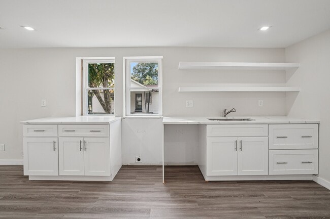 Building Photo - 2700 Alhambra Cir