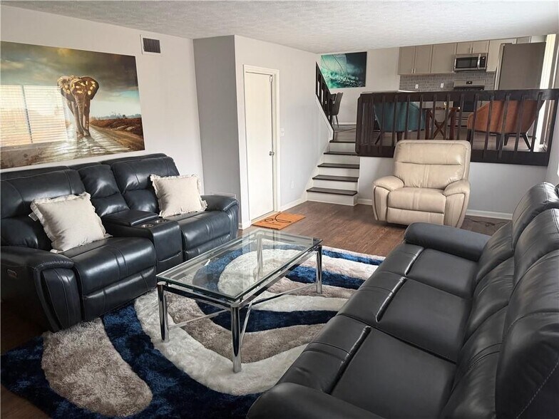 Building Photo - 5285 Mainstreet Park Dr