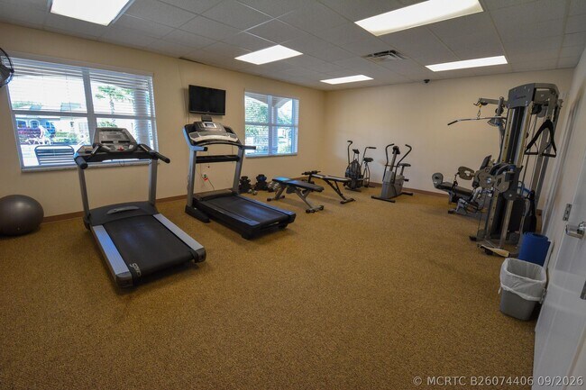 Building Photo - 1825 Sandhill Crane Dr
