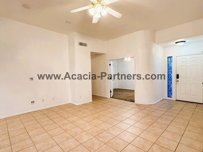 Building Photo - Three bedroom home in Barrio Central