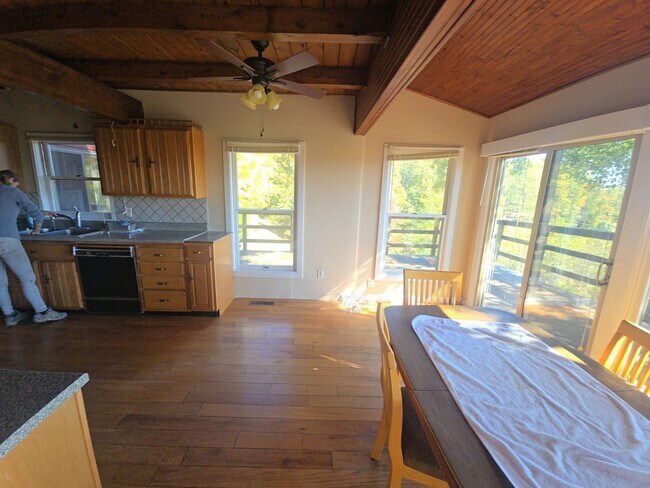Building Photo - 243 Saddle Ridge Rd