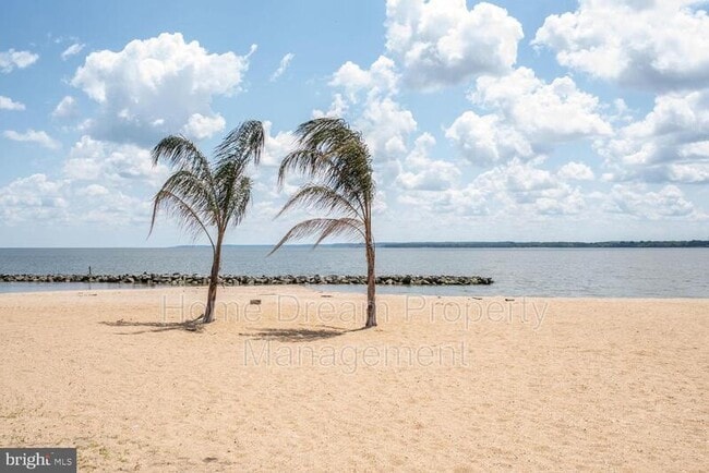 Building Photo - 961 Bryant Ave