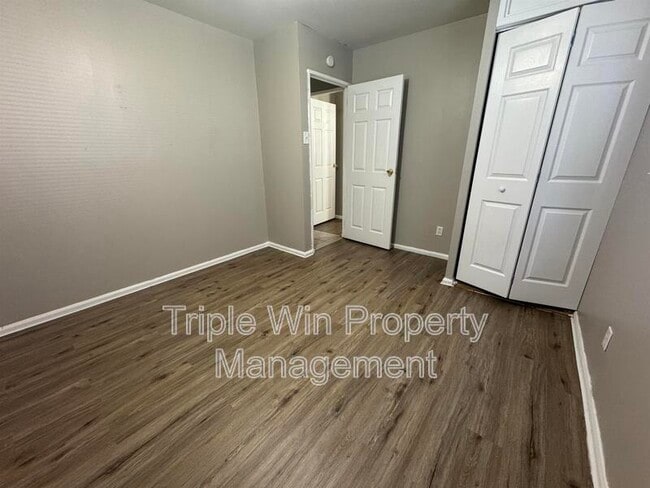Building Photo - 915 Mullanphy Ln