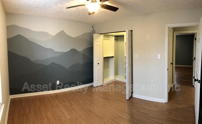 Building Photo - 5616 Jamaica Ln