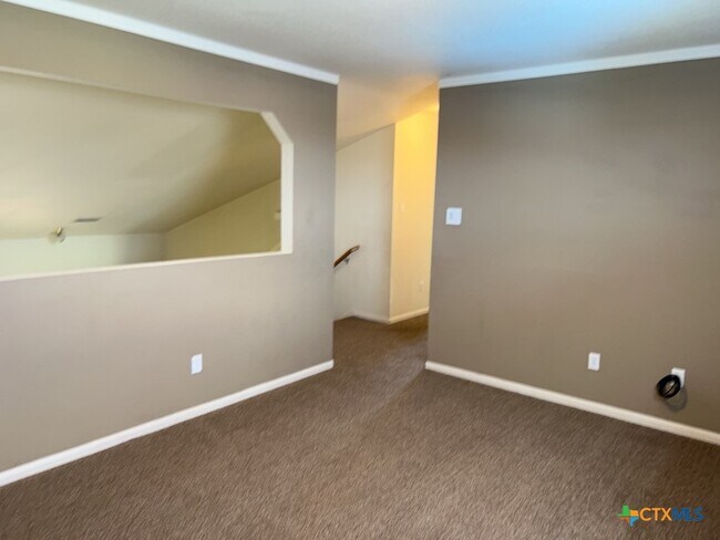 Building Photo - 5604 Bertha Dr
