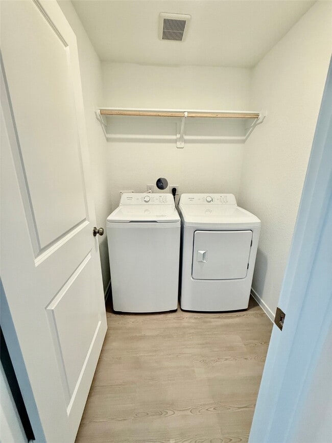 Building Photo - 16211 Rustic Pr Dr