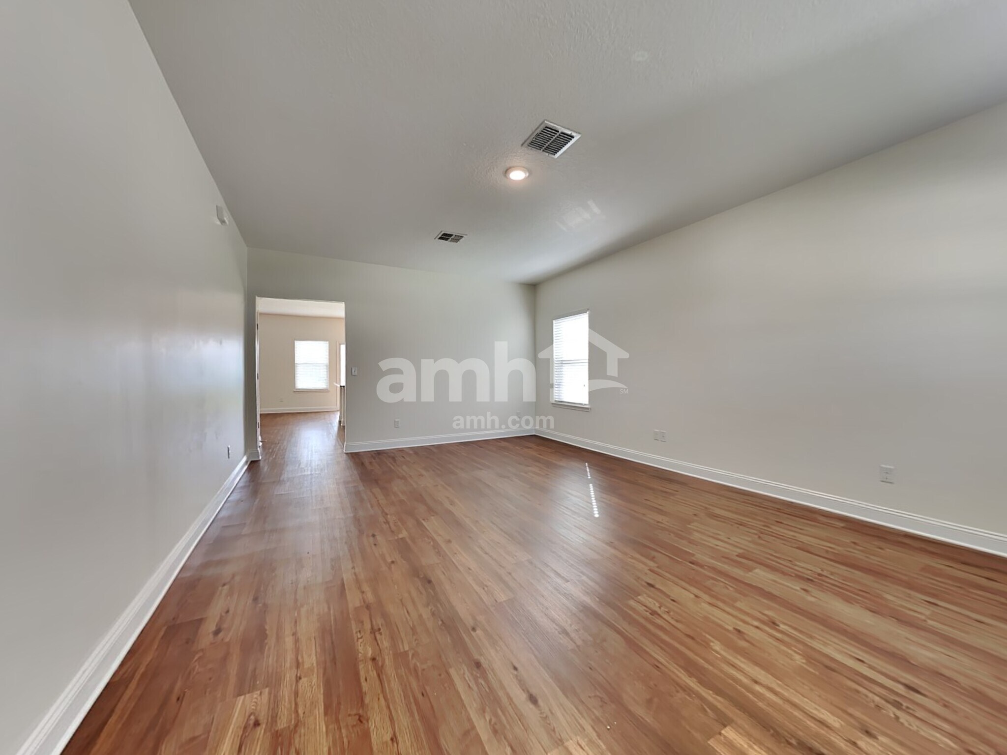 Building Photo - 3308 Roundabout Dr
