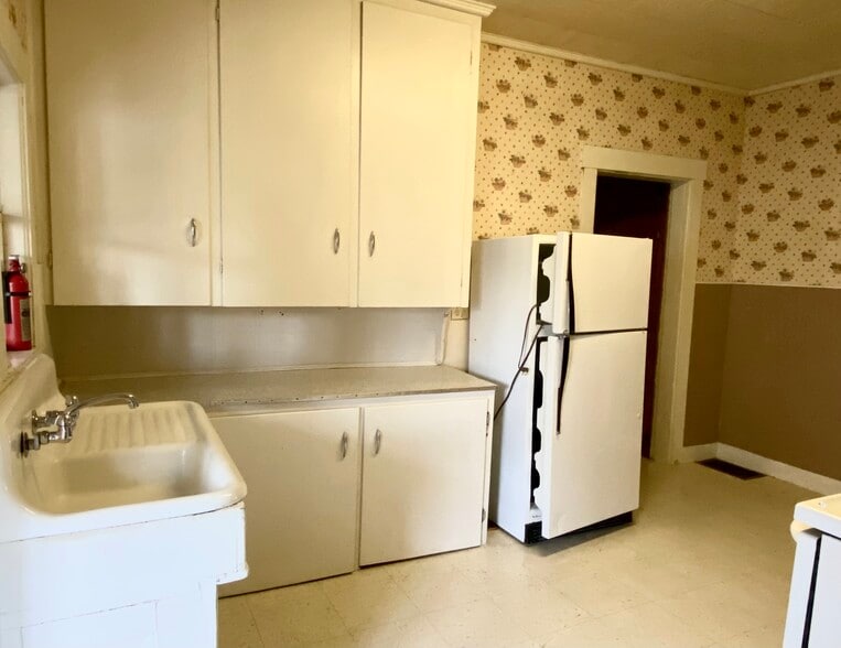 Kitchen-Apartment B - 19 South St