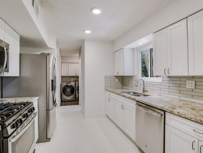 Building Photo - 7617 Eastcrest Dr