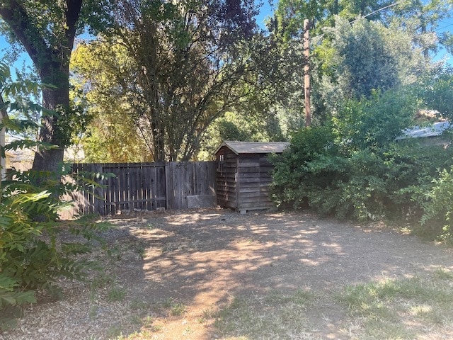 Backyard with storage shed and large oak tree - 1208 Cypress Ln