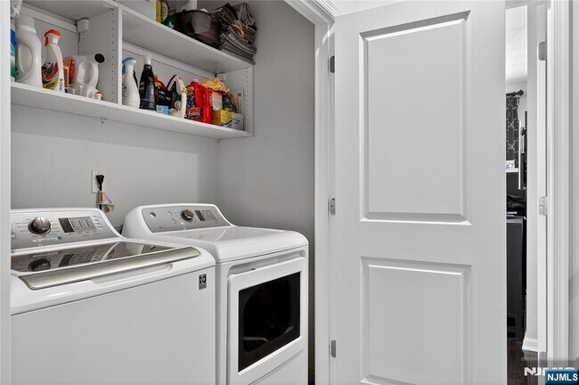 Building Photo - 117 Truman Dr