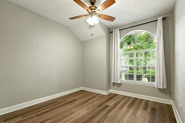 Building Photo - 5438 Garden Village Dr