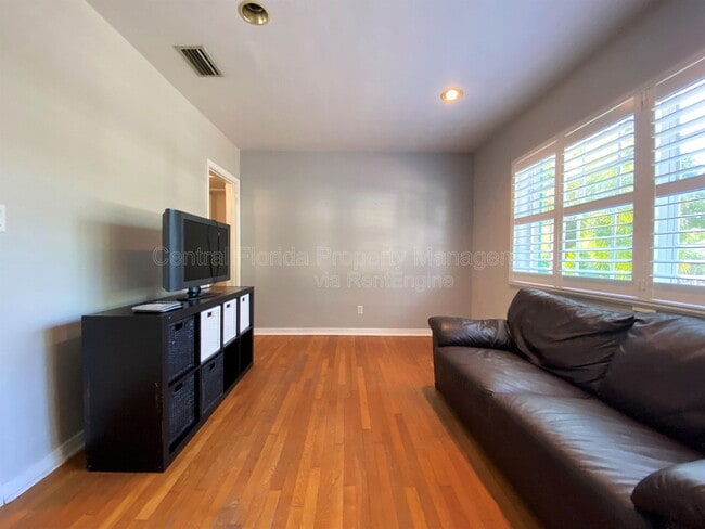 Building Photo - 256 E Crystal Lake St