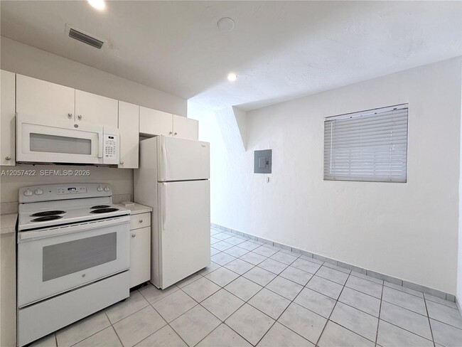 Building Photo - 16921 SW 94th Ave
