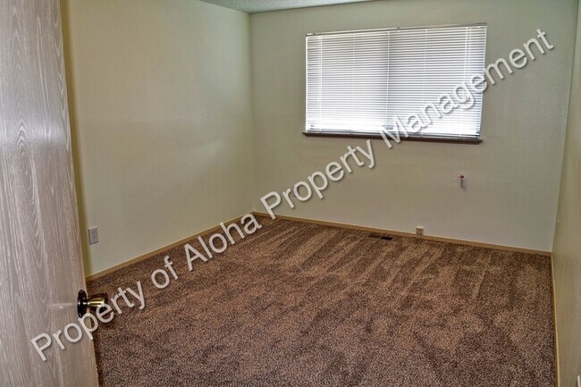 Building Photo - 6901 Freemont St